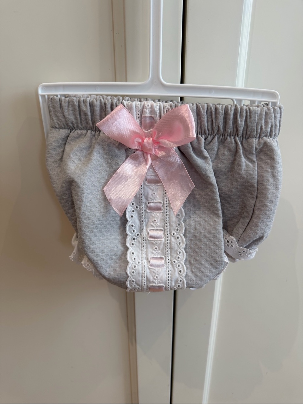 Girls 6m Grey Bloomer with Pink Ribbon and ruffles
